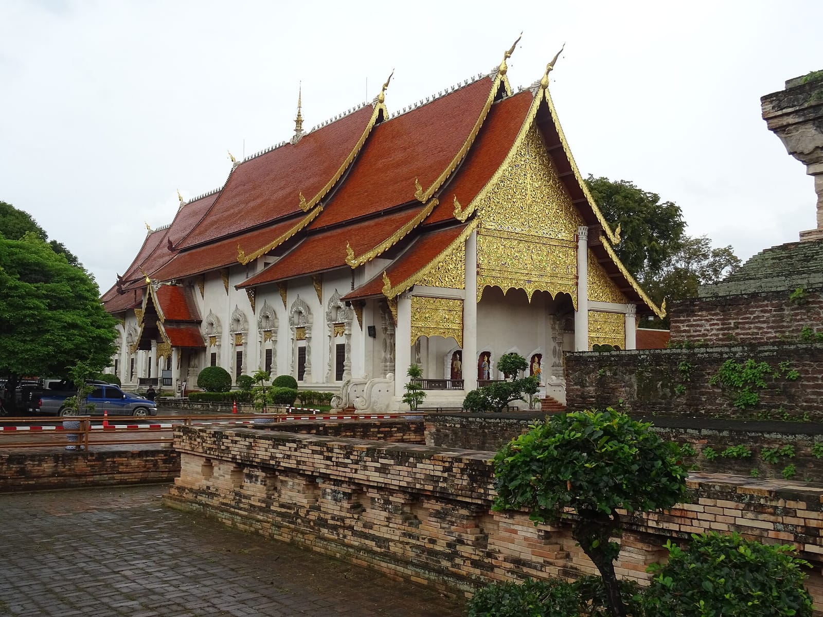 The principal viharn at the front of the compound, with its high tiered roofline in classical Lanna style